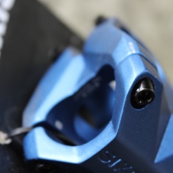 Sixpack Racing Kamikaze 31.8mm - Albastru - pipa bicicleta - Img 8