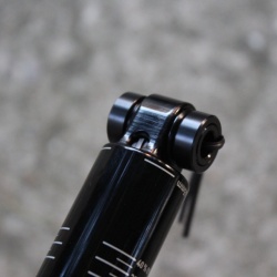 RockShox Deluxe Select DebonAir 165x45 Trunnion Shock - Img 4