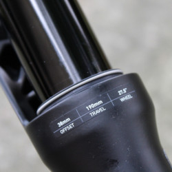 RockShox ZEB Select RC 27.5" 190mm Debon Air Tapered Boost furca telescopica