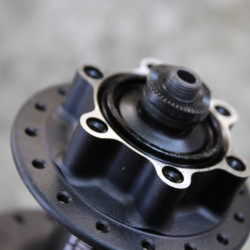 Shimano Deore M525A Disc butuc fata + QR alu