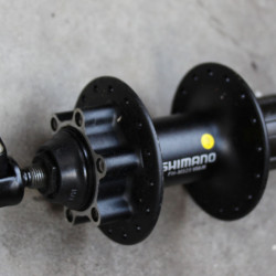 Shimano Deore M525A Disc butuc spate + QR alu