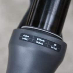 RockShox ZEB Ultimate Charger 3 RC2 29" DebonAir+ 190mm Tapered Boost furca telescopica - Img 6