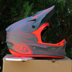 Troy Lee Designs D3 Fiberlite Spiderstripe Red Fullface - Medium(56-57cm) - Img 2