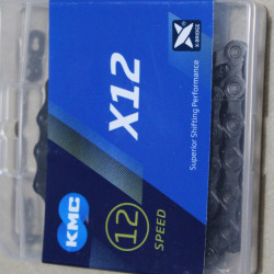 KMC X12 Tech black 12vit. + Missing Link 126L