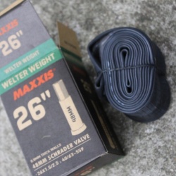 Maxxis WelterWeight AV 48mm - 26x2.20-2.50 camera MTB