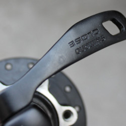 Shimano Deore M525A Disc butuc spate + QR alu