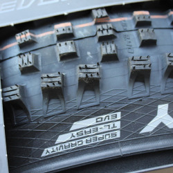 Schwalbe Magic Mary Evo 27.5x2.40 Addix Soft - Super Gravity DH TL-Easy - Img 4