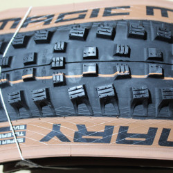 Schwalbe Magic Mary Evo 27.5x2.40 Bronze Addix Soft - Super Gravity DH TL-Easy - Img 5