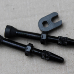 Set Valva tubeless FV 40mm Wake Pro - negru + cheie valva - Img 2