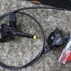 Shimano XT BR-M8100 Disc frana fata 1000mm + placute J04C - Img 2