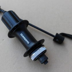 Shimano FH-M3050 CenterLock Disc butuc spate + QR 32 gauri - Img 2