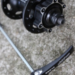 Shimano XT FH-M756A Disc butuc spate + QR alu - Img 3