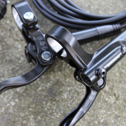 Shimano BR-MT200 set complet cu olive, insertii si suruburi