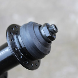 Shimano FH-QC300 8/9/10/11vit. Center-Lock butuc spate + QR 32 gauri