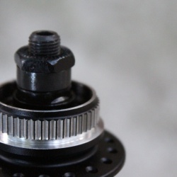 Shimano HB-M3050 CenterLock Disc butuc fata + QR 36 gauri - Img 3
