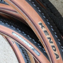 Kenda Piedmon cauciuc citybike 700X50 maro/negru - sarma - Img 3