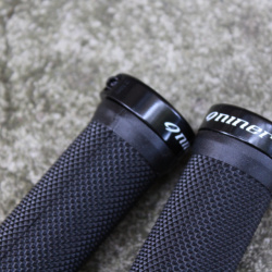 Niner Trail Soft Compound Lock-On mansoane - negru