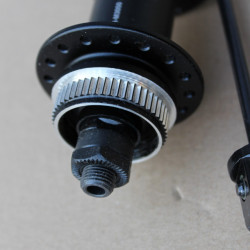 Shimano FH-M3050 CenterLock Disc butuc spate + QR 32 gauri - Img 4