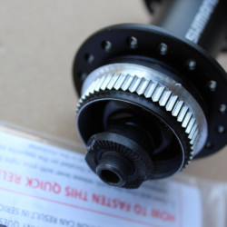 Shimano HB-M3050 CenterLock Disc butuc fata + QR 32 gauri - Img 4