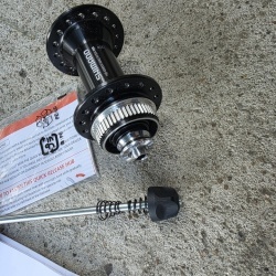 Shimano XT HB-M8000 Center-Lock butuc fata 32H + QR - Img 4