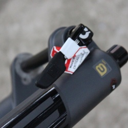 RockShox ZEB Ultimate Charger 3 RC2 29" DebonAir+ 190mm Tapered Boost furca telescopica - Img 5