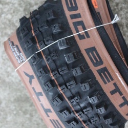 Schwalbe Big Betty Evo Super Gravity 27.5x2.40" Addix Soft E-50 - pliabil - Img 5