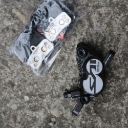 Shimano Saint BR-M820 etrier Post-Mount + placute H03C - Img 4