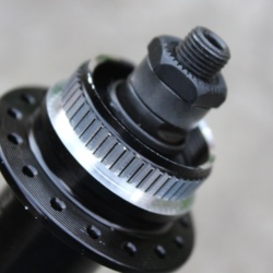Shimano TOURNEY FH-TX505 Center-Lock butuc spate + QR - 32gauri - Img 4