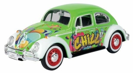 MotorMax metalni auto 1:24 1966 volkswagen beetle graffiti ( 25/79598 )