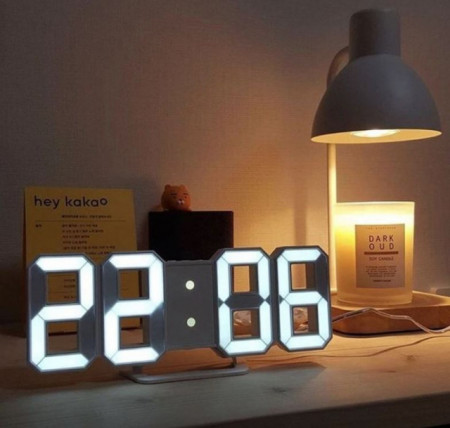Stoni sat sa LED svetlom beli