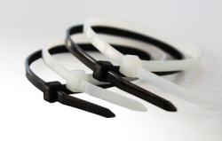 Commel pvc vezice 2,5mm x 100mm bela, 100 kom ( c365-101 )