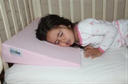 NunaNai jastuk za dečiji krevetac žuto-roze zvezda ( ART004766 )