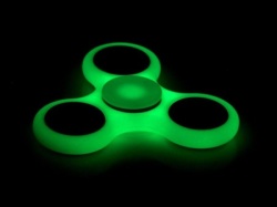 Xwave Spinner triangle svetleći u mraku Green-1