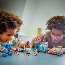 Lego Ajronmenova laboratorija: Dvorana oklopa ( 76315 )-6