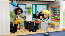 Lego Međunarodna škola Medenog grada ( 41731 ) - Img 11