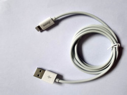 Xwave USB kabl /USB 2.0 (tip A ) - LIGHTNING( za iPHONEkompatibilni) /dužina 2m/3A/beli pvc ( USB za iPhone 2m 3A white PVC ) - Img 1
