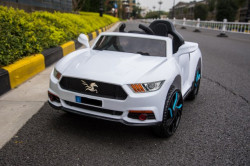 Mustang auto na akumulator sa kožnim sedištem i mekim gumama - Beli - Img 3