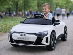 Audi RS E-TRON GT licencirani 2216 beli