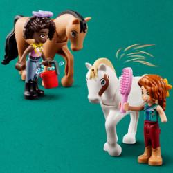 Lego Dunjina štala sa konjima ( 41745 ) - Img 6
