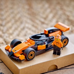 Lego F1 vozač s McLaren formulom ( 60442 )-2