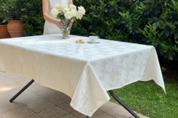 Stolnjak Delux 150x220cm Cvet - Bež boja ( VLK000348-deluxcvetbezboja )
