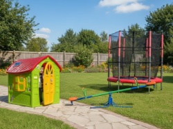 Dečiji komplet za dvorište ( SET 5 ) Kućica + trambolina + Klackalica - Img 1