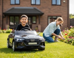 Audi E-Tron Sportback licencirani auto na akumulator 2213 crni