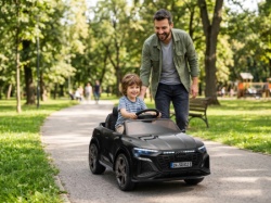 Audi SQ8 licencirani dečiji auto Crni ( SM-25501C )