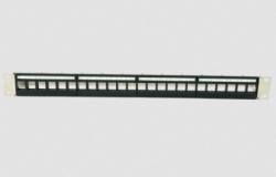Patch Panel 24P 19 1U bez modula Lintech-2
