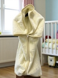 Bebi ćebe 2u1 – ćebe, prekrivač i topli bebi džak 80x90cm Bear Cream ( VLK000364-bearcream )