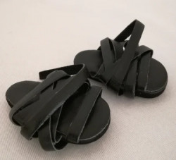 Paola Reina crne sandale sa kaisicima za lutke od 32 cm ( 63207 )