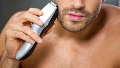 Ce caracteristici trebuie să caute un frizer profesionist într-un shaver?