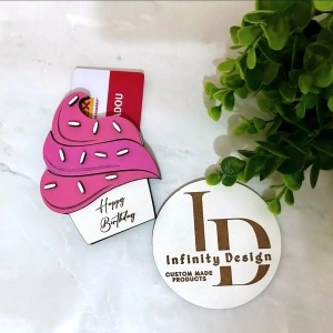 Cutiuță tip brioșă pentru bani/ card cadou