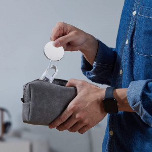 ESR - Mini Wireless Charger HaloLock - Strong Magnetic Lock, Reinforced Braided Nylon Cable - Silver - Img 4